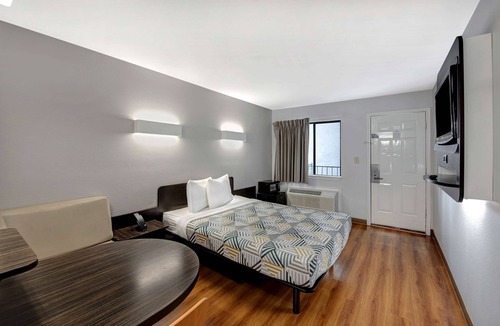 Sulphur Springs Hotel | Motel 6 Sulphur Springs, TX