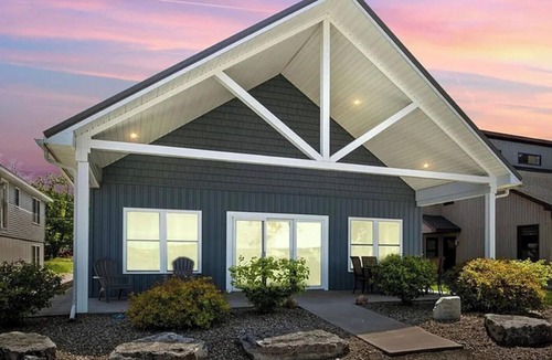 Lodi House | Mott's Lakefront Landing: Dog-Friendly Lakefront Escape on Seneca Lake!