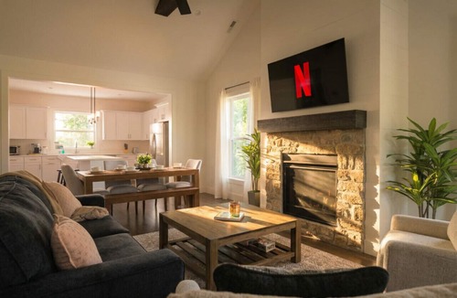 Cashiers Cabin | Mountain Breeze Cottage (Short walk to Waterfall!)