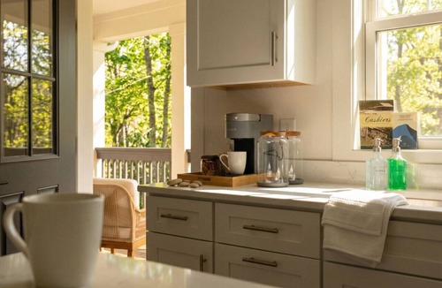 Cashiers Cabin | Mountain Breeze Cottage (Short walk to Waterfall!)
