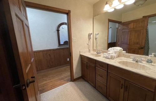 Mount Ida House | Mountain Harbor two bedroom cottage on the lake