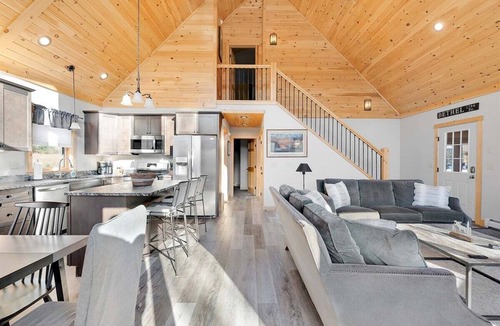 Locke Mills House | Mountain Lake Retreat- Waterfront Chalet