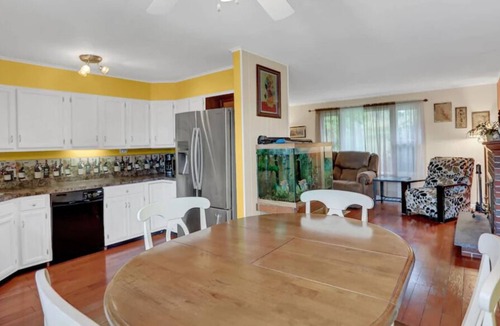 Hesston House | Mountain Splash - Raystown Lake: Seven Points Marina Entrance