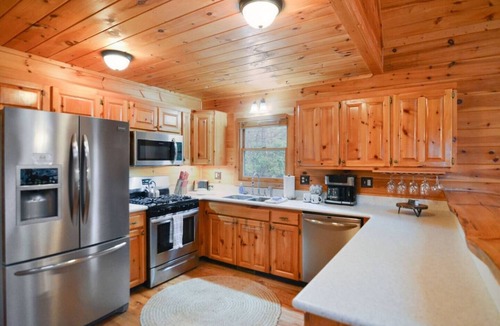Ridgeline Vistas Cabin | Mountain view cabin | Hot tub | Peloton | Arcade | King | 11 mile to Blue Ridge