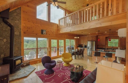 Lake Lure Cabin | Mountain View Cabin|Hot Tub|Fenced Yard for Pets