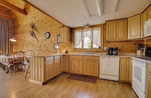 East Central Franklin Cabin | Mountain-View Deck! Cabin By Mt Abraham Trails