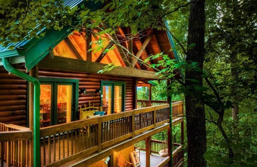 Chalet Village Cabin | Mountain View Log Cabin: 5 Min to DT Gatlinburg! Game Room| Resort Pool| Hot Tub
