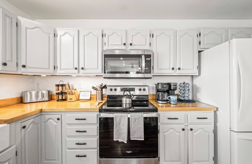Lake Lure Cabin | MOUNTAIN VIEWS + HOT TUB + COMMUNITY BEACH + GAME ROOM/FAMILY RETREAT