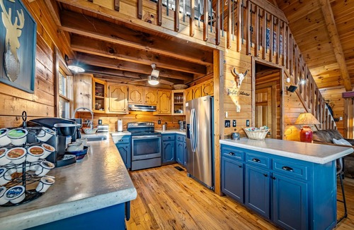 Morganton Cabin | Mountain Views - Hot Tub, Fire Pit, Game Room, Wi-Fi, Outdoor Games! Min to BR