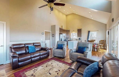 Clarkesville Cabin | Mountain Views Retreat