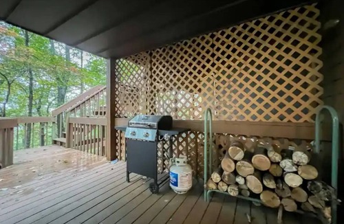 Tate House | Mountain View’s with hot-tub