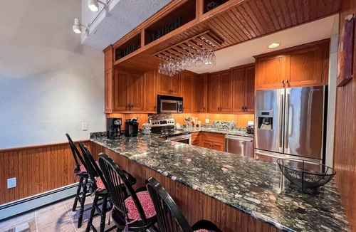 Bartlett Villa | Mountainside @ Attitash | Central + Ski in/Ski out