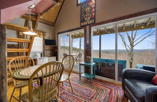 Liberty Cabin | Mountainside Cabin" Bigfoot Retreat"