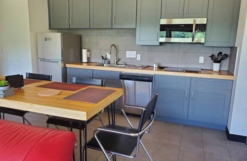 Minerva Cottage | Move-in ready lakeside retreat