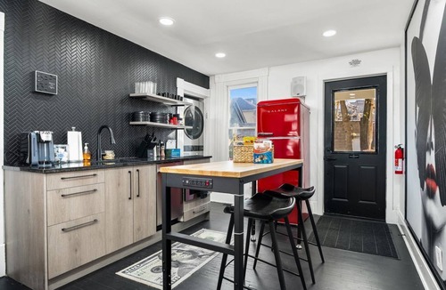 Italian Village House | Mozart Flat with Hot Tub! Free Parking!