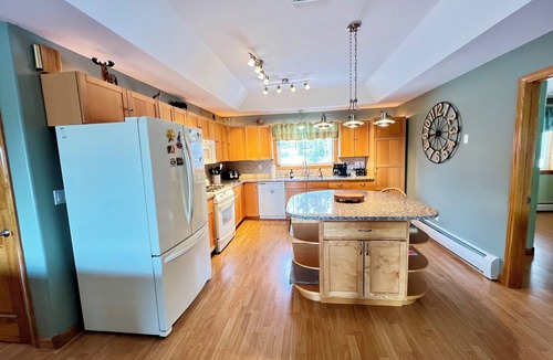 Jefferson House | Mt Washington Views, Theater Room, Pool Table, Hot Tub, Fire Pit, On 40 Acres