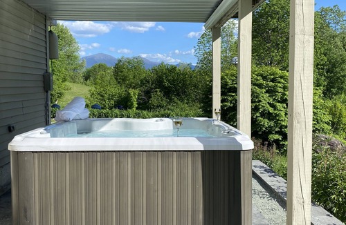 Jefferson House | Mt Washington Views, Theater Room, Pool Table, Hot Tub, Fire Pit, On 40 Acres