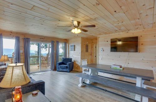 Flat Rock House | Mtn-View Gem: Flat Rock Retreat w/Deck & Grill!
