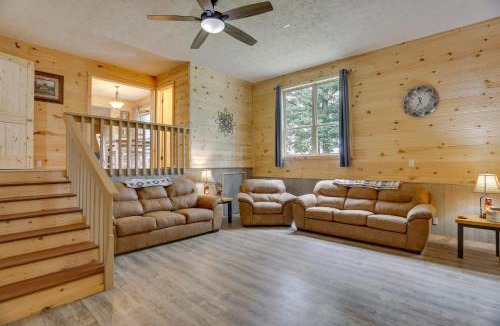 Flat Rock House | Mtn-View Gem: Flat Rock Retreat w/Deck & Grill!