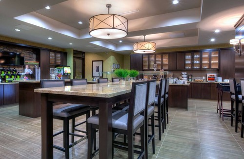 Central Hamilton Apartment | Multi-Room Suite w/Full Kitchen | Free Breakfast