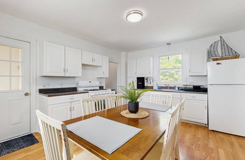 Munjoy Hill Apartment | Munjoy Hill apartment w/AC, walk to town & promenade