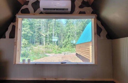 Brew Bay Ski Chalet | Mushroom Cabin on Homestead w/Hot Tub
