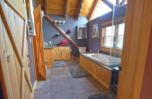 Russell House | Must see Lodge & Nature Preserve!
