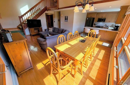 Carroll House | MWP66 End Unit with Gorgeous Mountain Views, Pool Table, Pool/Gym Passes!