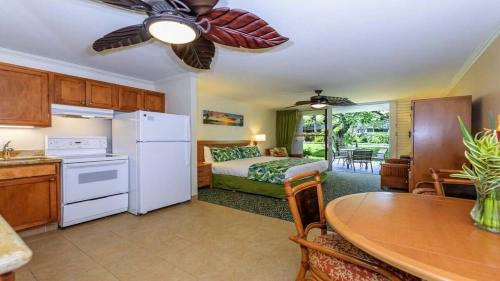 Napili House | Napili Shores D127 · NS D127 Studio w Pool Near Beach
