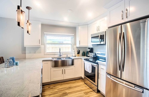 Naples Park House | Naples Home w/Lanai & Pool Near Vanderbilt Beach!