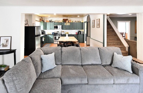 Naples House | Naples Wine Country 5BR Sleeps 16 Hot Tub Near Bristol Mountain Ski Resort