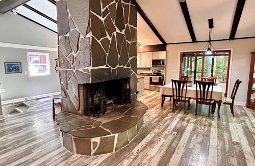 Ashtabula House | Nature's Nest: A peaceful and relaxing get away