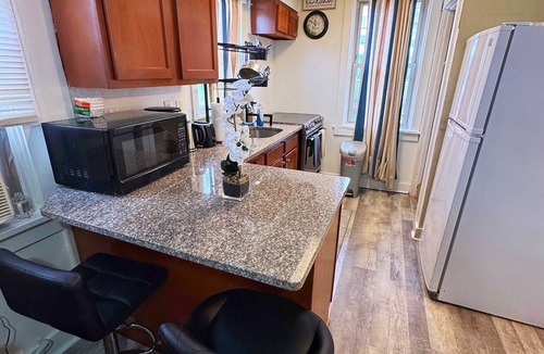 Munhall Apartment | Natvy Alpha Suite - 3 Bedroom