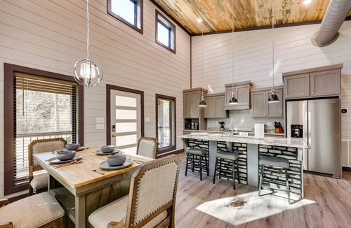 Hochatown Cabin | Near New Casino: Broken Bow Cabin w/Hot Tub