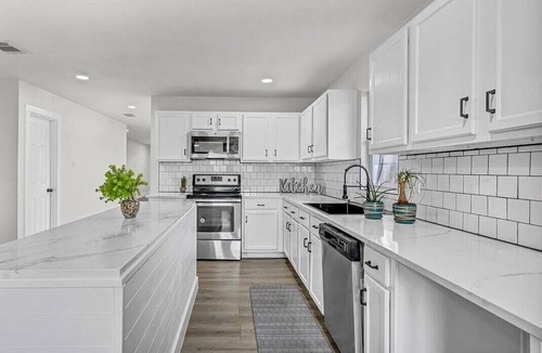 Little Elm House | Near Universal Studios Kids TX - Sleeps 10 - King Suite