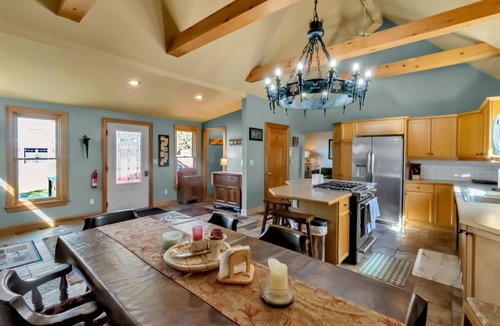Ellicottville Ski Chalet | Near Village Ellicottville Chalet .2 Miles all sidewalks to the village.