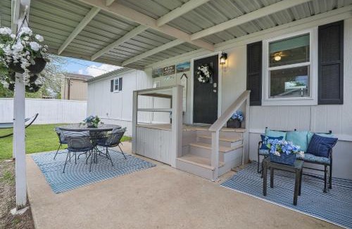 Lake Dallas House | Near Water: Lake Dallas Home w/Furnished Patio!