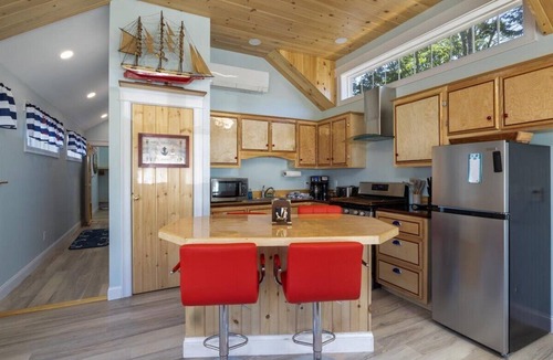 Old Orchard Beach Cabin | New 2-bedroom cabin with WiFi, AC in delightful Old Orchard Beach