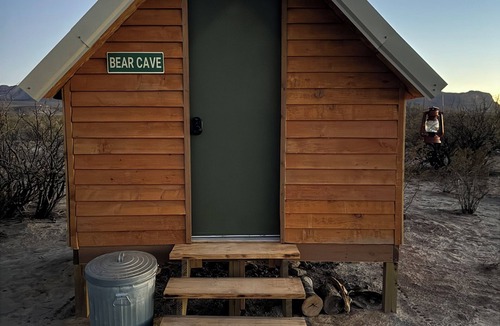 Alpine Cabin | New Build 2 person Bear Cave Cabin close to Big Bend NP & SP