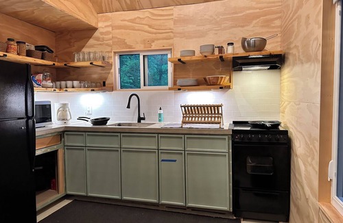 Bristol Cabin | New Build Bristol Cottage 75 yards from Newfound Beach & Dock & Deck Sleeps 8
