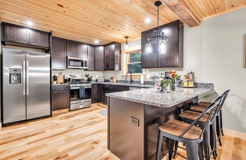 Bryant Pond Ski Chalet | New Chalet, Outdoor Dome w/views, Lakes, Hottub, Firepit, Arcade, Wet Bar, Pets
