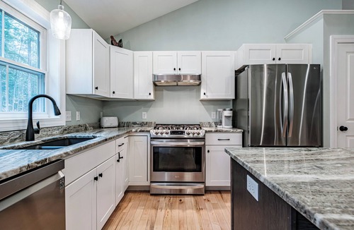 Freeport House | NEW! Charming 2-Bedroom in Beautiful Freeport!