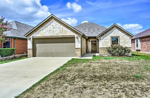 Greenville House | NEW! Charming Family Home ~ 25 Mi to Lake Tawakoni