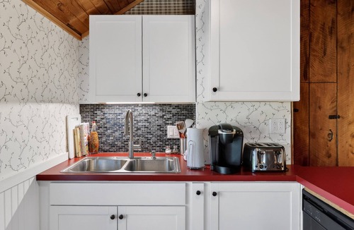 West Seneca Apartment | NEW! City Explorer Basecamp Buffalo