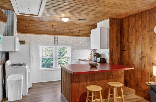 West Seneca Apartment | NEW! City Explorer Basecamp Buffalo