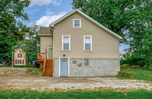 Cuyahoga Falls House | NEW! Clean & Remodeled Home in Cuyahoga Falls! Right by the National Parks!