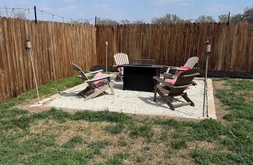 East Riverside House | New Construction 2-bed modern farm home minutes from Baylor and Downtown Waco