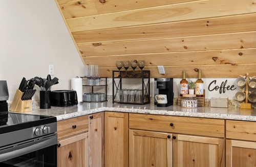 Cold Brook Cabin | NEW creekside Home w Firepit BBQ Kayak Pets