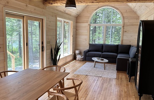 Ellsworth Cabin | NEW custom cabin on private cove! Gateway to Acadia! 3 acres! Family friendly!