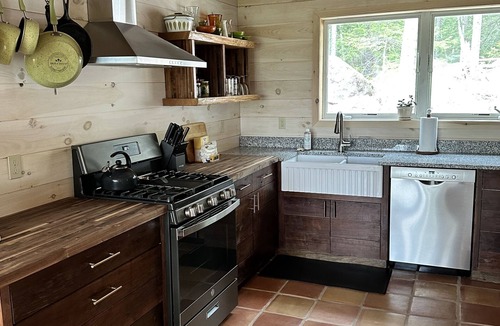 Ellsworth Cabin | NEW custom cabin on private cove! Gateway to Acadia! 3 acres! Family friendly!